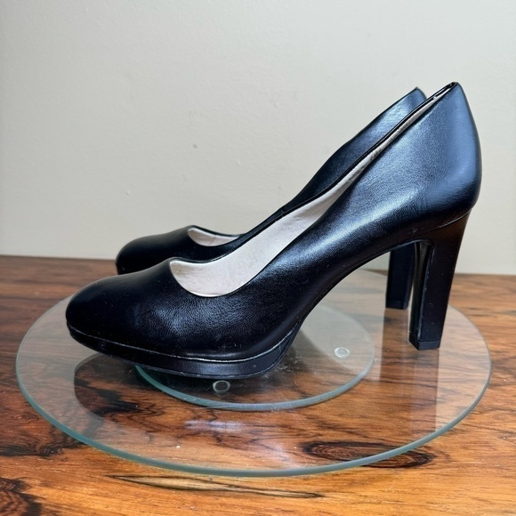 LifeStride Julia Platform Pump in black - Picture 2 of 15
